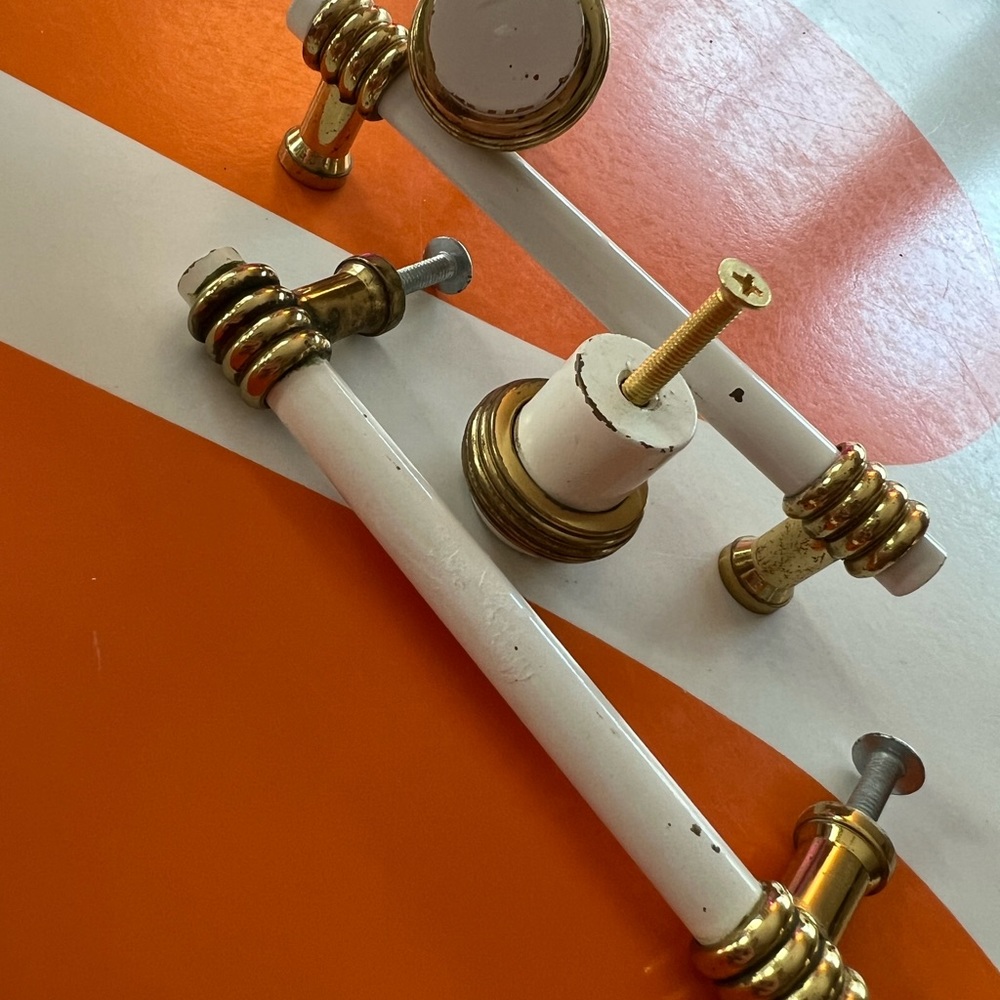 Vintage Drawer pulls and knobs - Picture 3 of 3